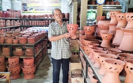 Kolektor Anggrek Jadi Penolong Industri Gerabah Gebangsari