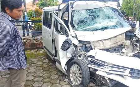 Truk vs Mini Bus di Ringroad Selatan Purworejo, Satu Orang Meninggal Dunia