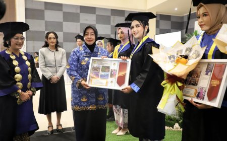 Bupati Purworejo Dorong Lulusan STIE Rajawali Proaktif Hadapi Persaingan