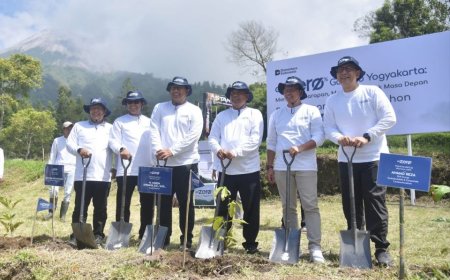 Bersama Telkom Indonesia, Bupati Sleman Tanam 500 Bibit Pohon di Lereng Merapi