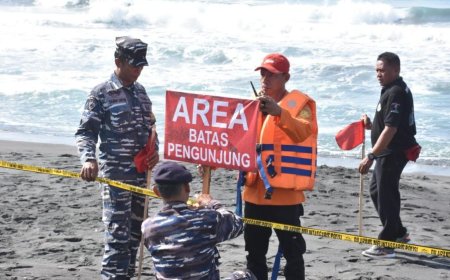 Pengunjung Pantai Dewaruci Diimbau Tidak Bermain Air dan Mandi di Laut