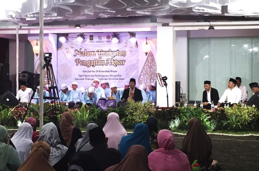 Orang Kaya Jangan Pelit, Pesan Kiai Imron Ali Saat Malam Tirakatan Kelurahan Wates