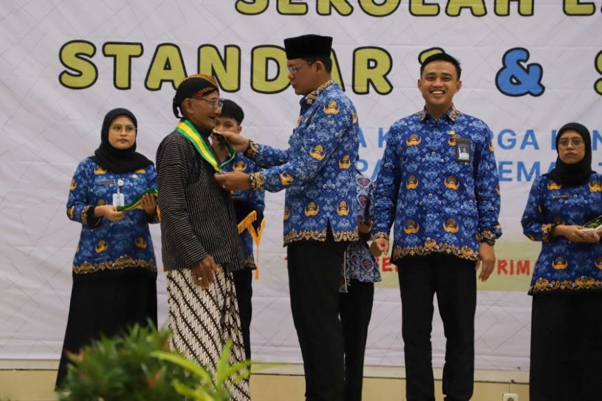 Belajar Tidak Mengenal Usia, Wabup Sleman Mewisuda 474 Peserta Sekolah Lansia