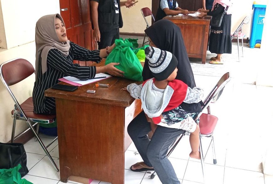 Pasar Murah Sembako Belum Dimulai, Warga Penuhi Kantor Camat Trucuk