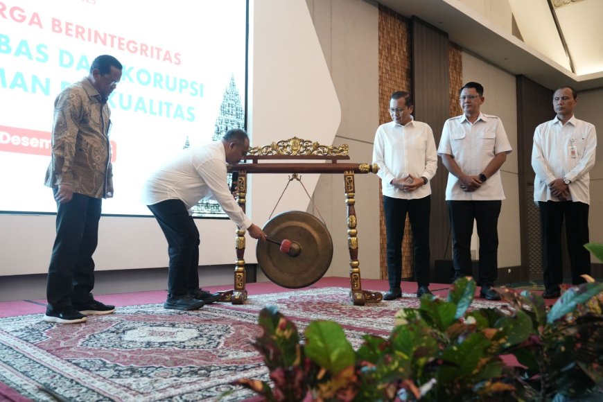 Bersama Pasangan, Seluruh Anggota DPRD Sleman Ikuti Bimtek KPK