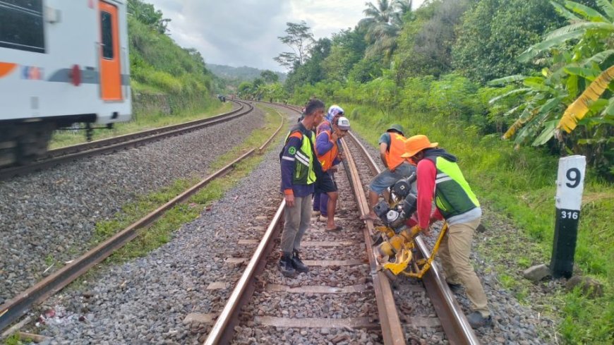 KAI Daop 5 Purwokerto Tuntaskan Penggantian Rel