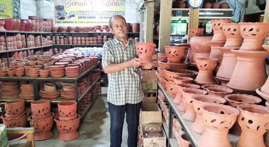Kolektor Anggrek Jadi Penolong Industri Gerabah Gebangsari