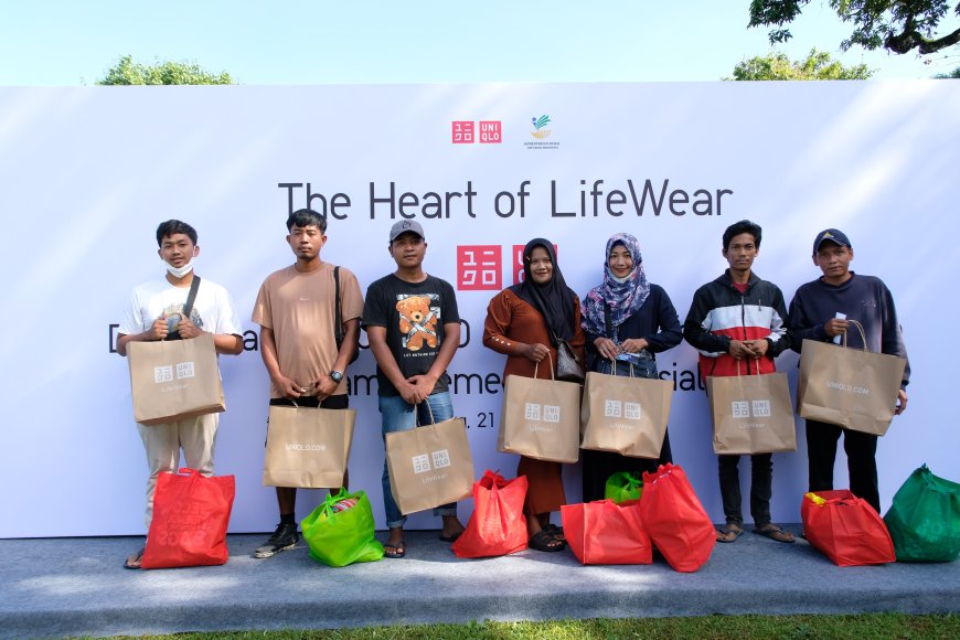 UNIQLO Salurkan 15.500 Pakaian dan Dana Rp 1,1 Miliar untuk Borobudur hingga Korban Bencana Sumatera