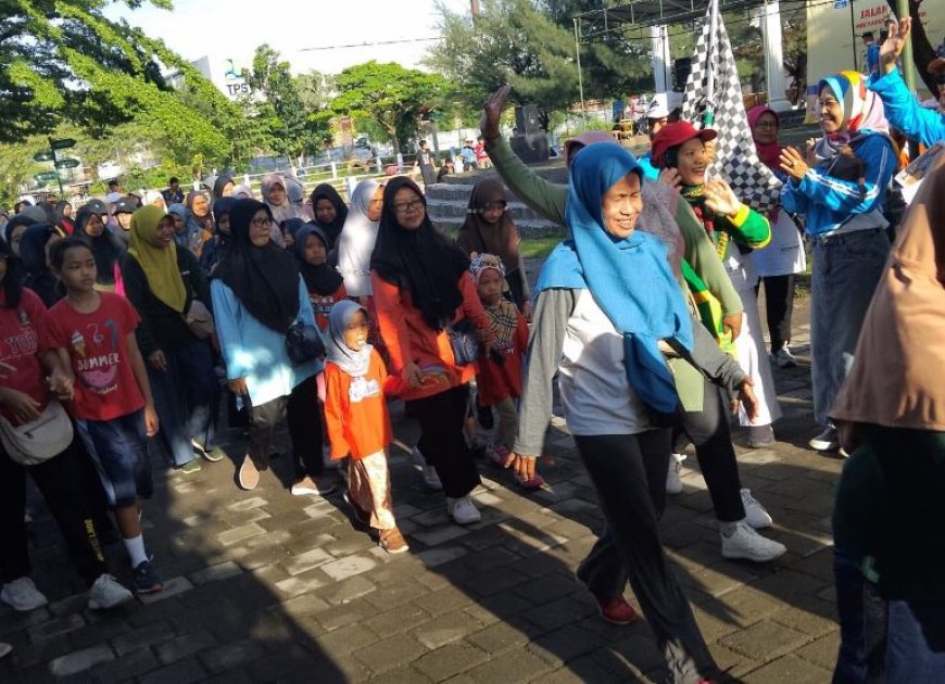 Jalan Sehat PKK Padukuhan Wiyoro Semarakkan Peringatan Hari Ibu