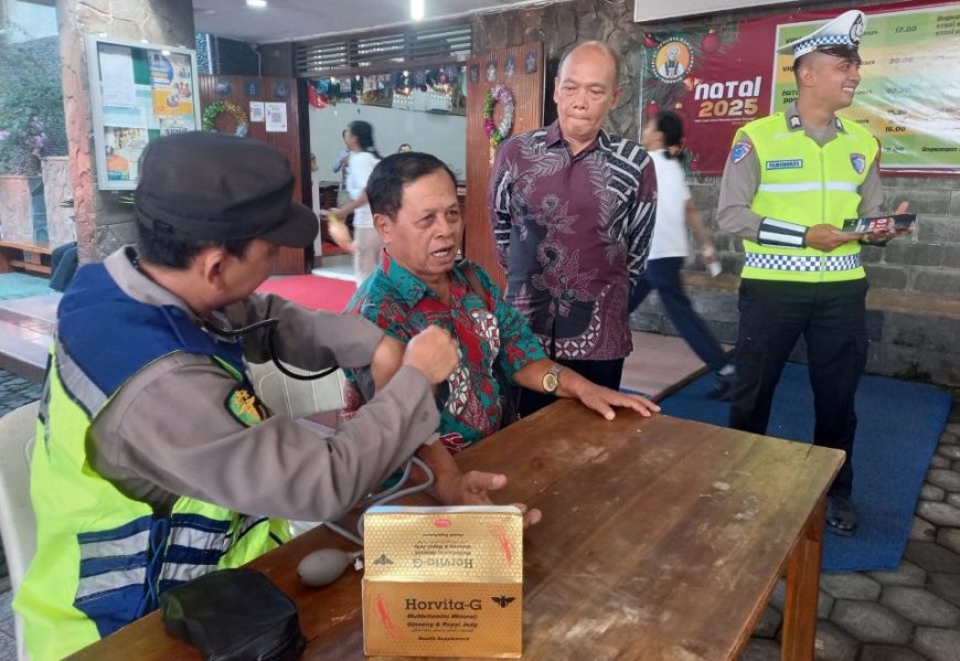 Polres Kebumen Gelar Pemeriksaan Kesehatan Gratis Jemaat Natal
