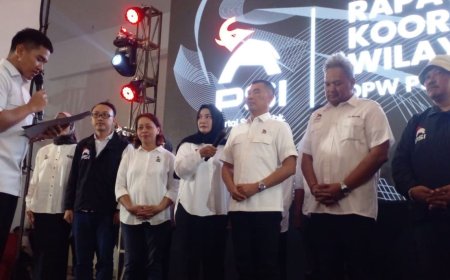 Kaesang Lantik Pengurus PSI se-DIY, Minta Lengkapi Struktur Partai