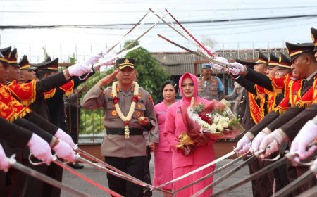 Kapolres Kulonprogo AKBP Ridho Hidayat Disambut Pedang Pora