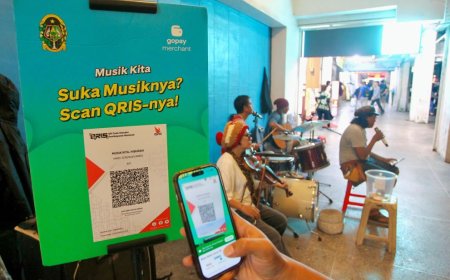 "Nyawer" Musisi Jalanan di Malioboro Kini Bisa Non-Tunai