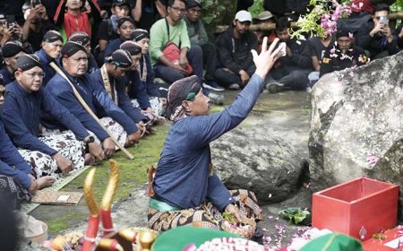 Danang Maharsa Membaur Bersama Warga dan Wisatawan di Labuhan Merapi 
