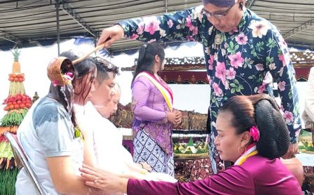 Larung "Sukerto" di Parangkusumo: Woro Moro Entertainment Gelar Ruwatan dan Labuhan Dengan Pentas Wayang Kulit