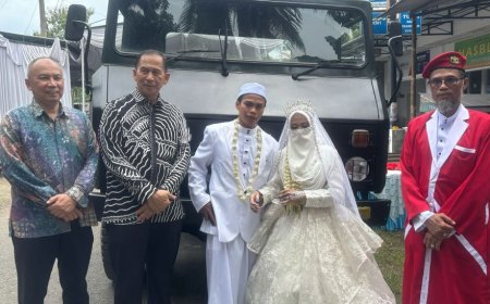 Kiai Merah Menikahkan Putrinya dengan Mahar Kendaraan Truk Tempur