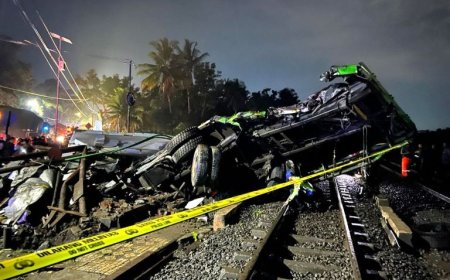 KA Gajayana Tabrak Truk Tronton di Perlintasan Kutowinangun Kebumen, Sopir Meninggal