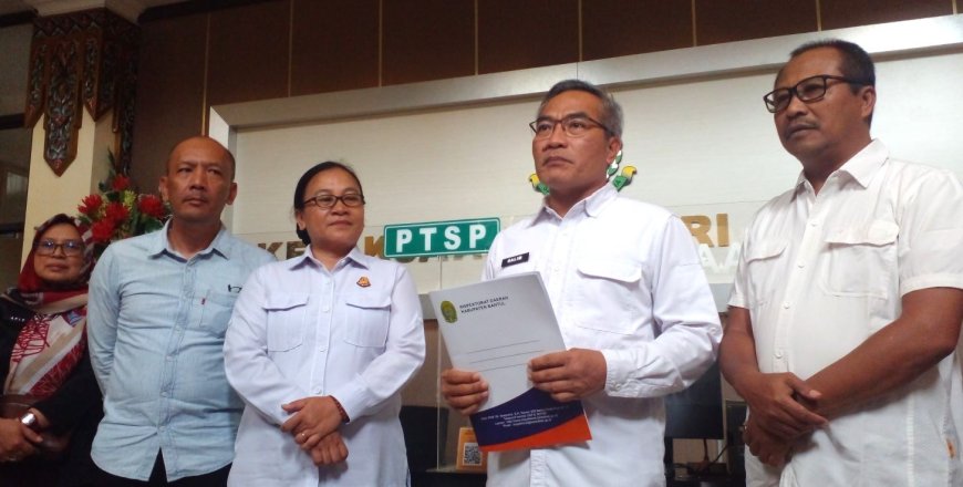 Bupati Bantul Serahkan Hasil Audit Investigasi Kalurahan Wonokromo ke Kejaksaan