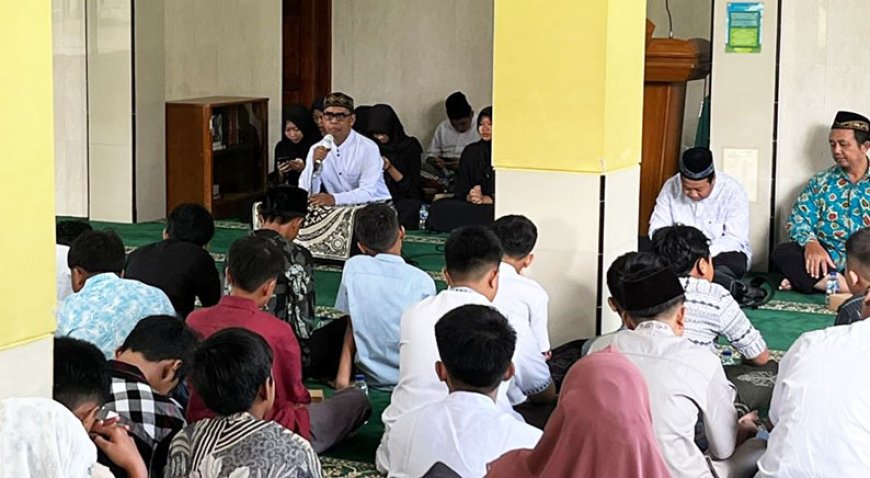Pesan Isra Mi’raj Pengajian SMPN 2 Kalasan: Shalat Adalah “Jalan Pulang” Menuju Kesuksesan