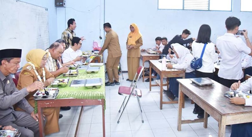 Bupati Kebumen Berkomitmen Program MBG Bermanfaat untuk Pedagang Pasar Tradisional