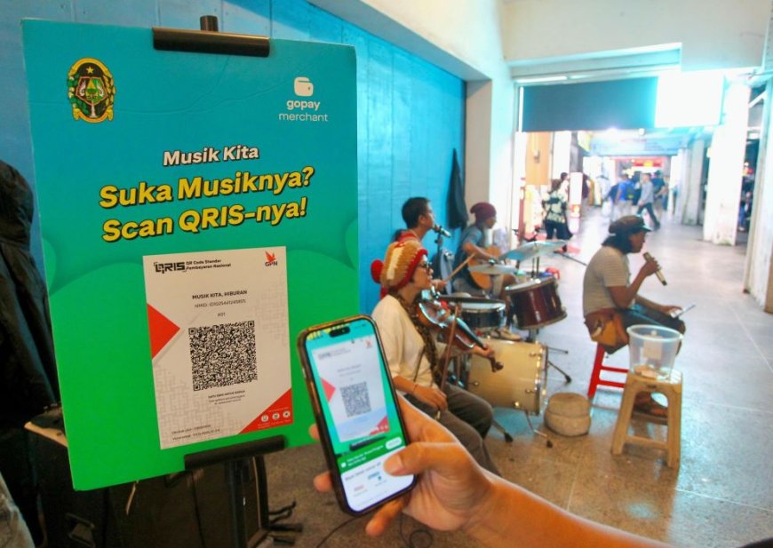 "Nyawer" Musisi Jalanan di Malioboro Kini Bisa Non-Tunai