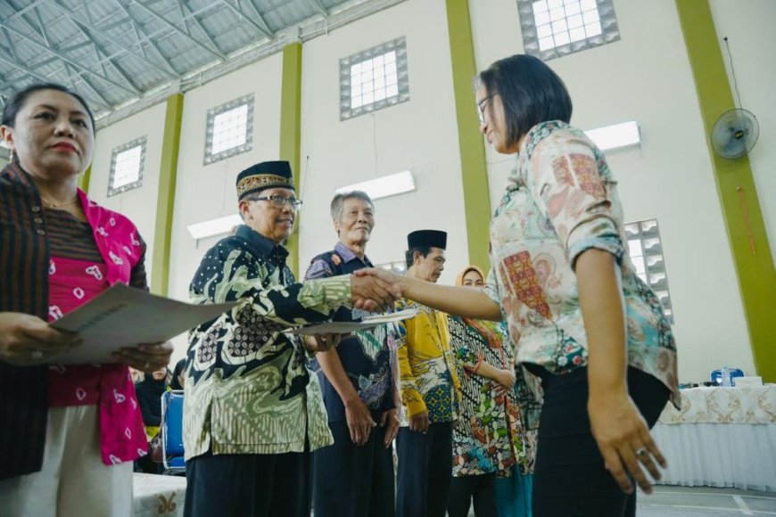 GKR Mangkubumi Serahkan Serat Kekancingan kepada Warga Blimbingsari