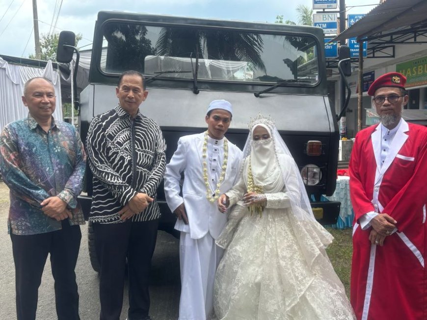 Kiai Merah Menikahkan Putrinya dengan Mahar Kendaraan Truk Tempur
