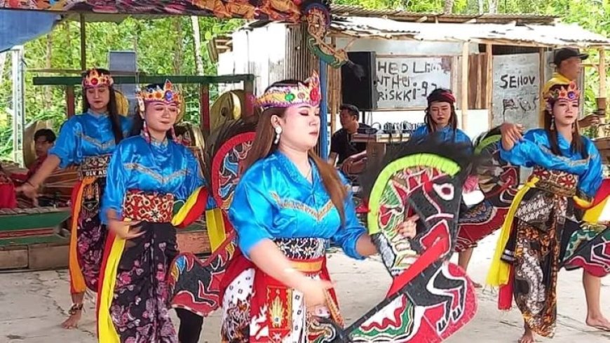 Paguyuban Pecinta Kuda Lumping Kebumen Ulang Tahun, Dihibur Ebeg Putri