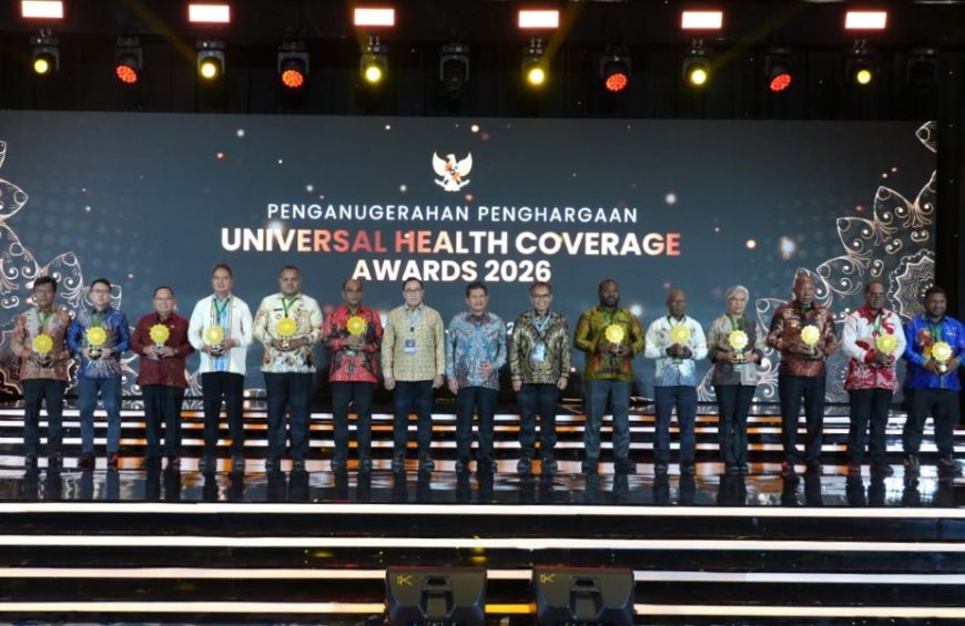 Sebanyak 428 Kepala Daerah Menerima Universal Health Coverage Awards