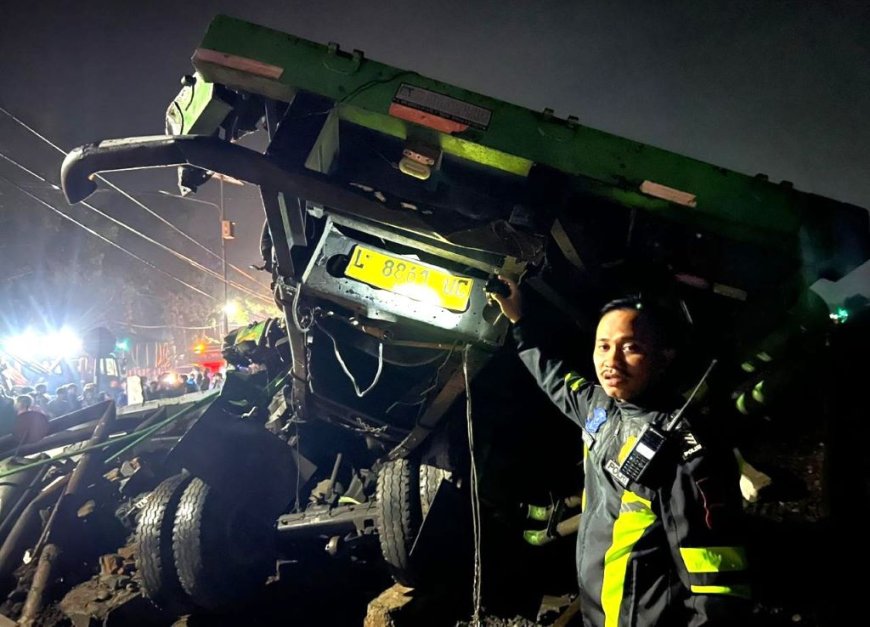 KA Gajayana Tabrak Truk Tronton di Perlintasan Kutowinangun Kebumen, Sopir Meninggal