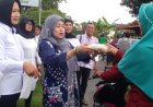 Bersama Kader PSI, Sofia Gudono Berbagi Takjil