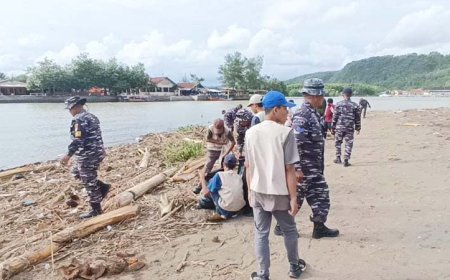 Sekejap Pantai Logending Langsung Bersih, Gerak Cepat TNI AL Bersama Warga Galakkan Kebersihan