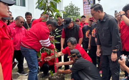 Tanam Pohon di Embung Giwangan, Hasto Kristiyanto Ajak Rawat Ibu Pertiwi
