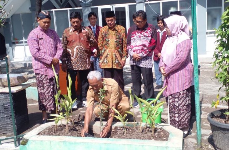 Puncak Acara 50 Tahun SMAN 2 Bantul Ditandai Tanam Pohon Tin dan Zaitun