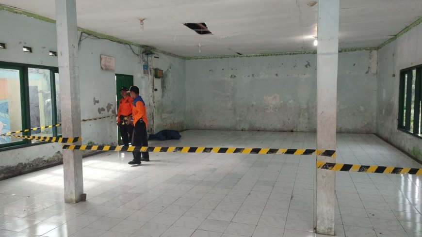 Atap Balai Kampung Tahunan Rusak Akibat Gempa