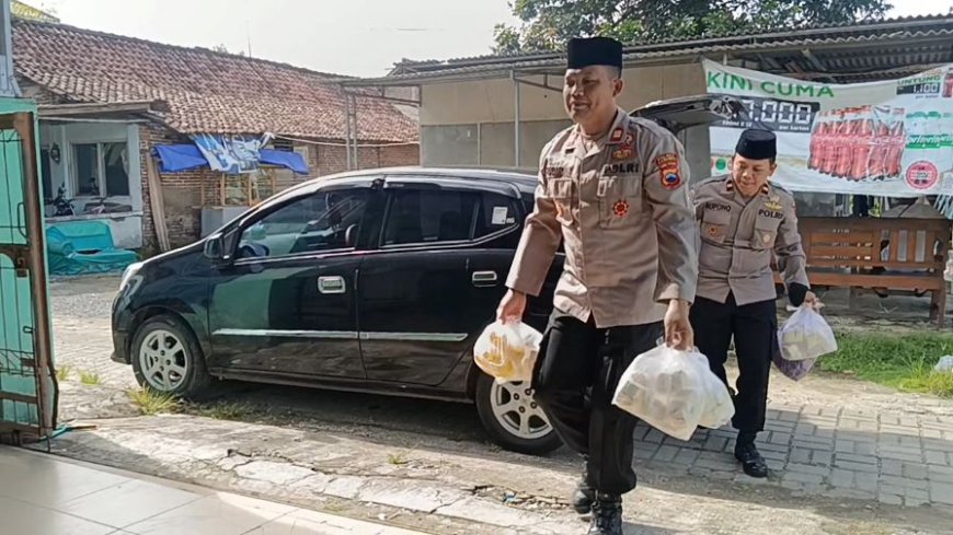 Polsek Gombong Salurkan Sembako ke SLB dan Warga