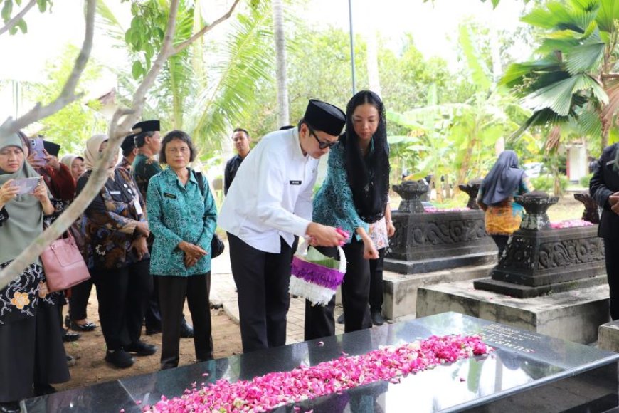 Peringati Hari Jadi ke-195, Bupati dan Wakil Bupati Ziarah ke Makam Pendiri Purworejo