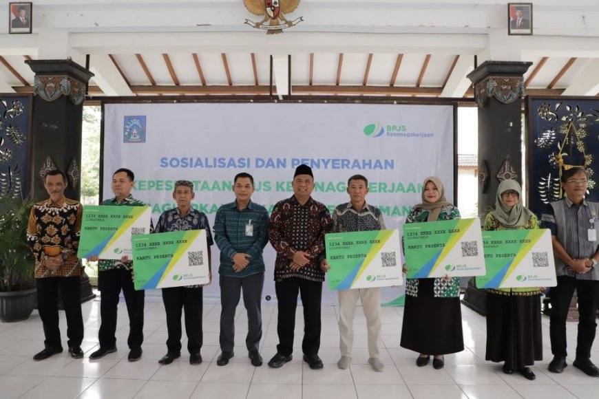 Dibiayai APBD, 704 Anggota BPKal se-Kabupaten Sleman Terima Kartu BPJS Ketenagakerjaan