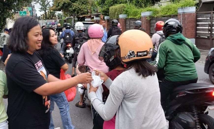 Alumni Bosa Yogyakarta Berbagi Takjil, Menjaga Tradisi Guyub Rukun
