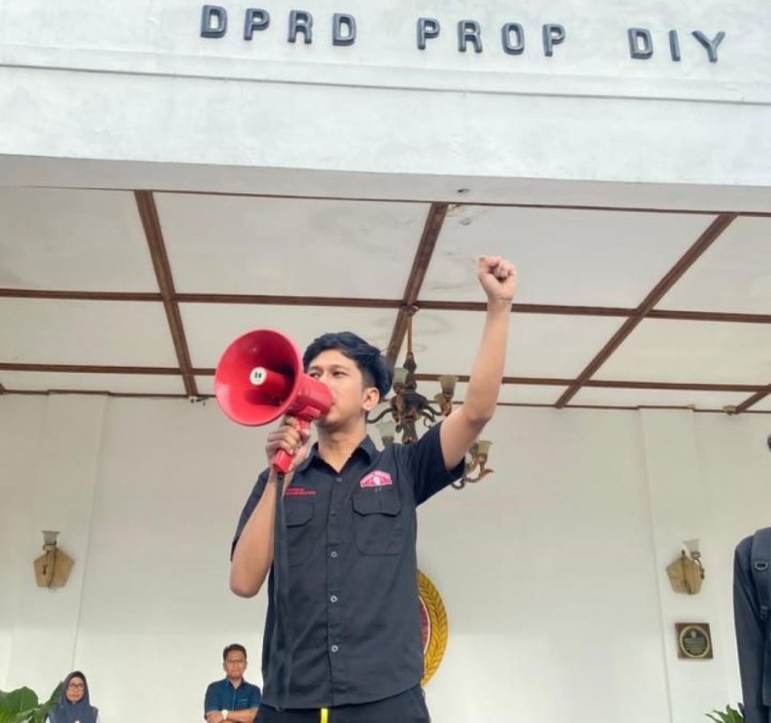 Koalisi Lintas Kampus Gelar Aksi Damai di DPRD DIY