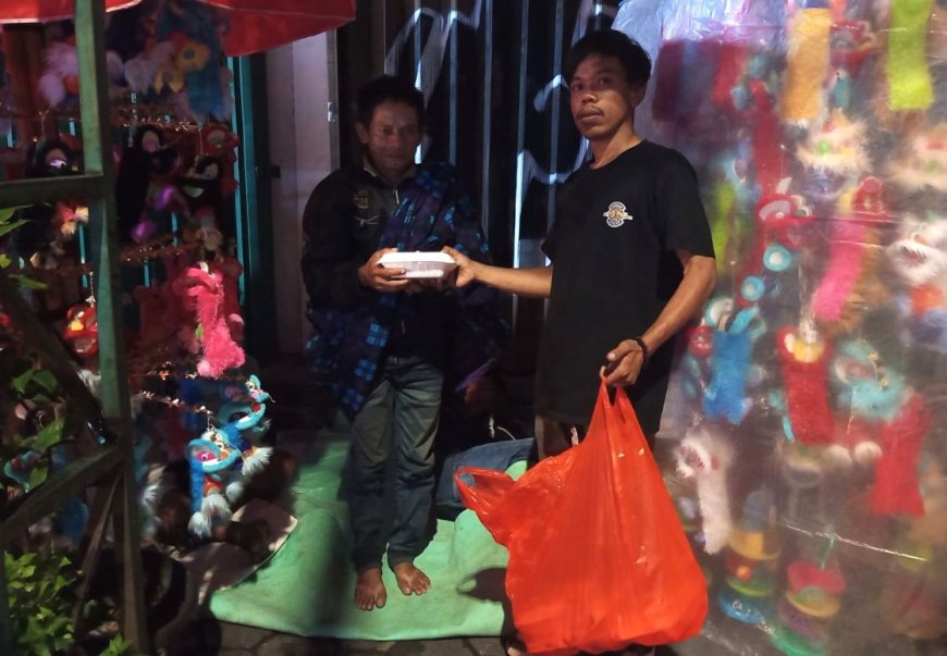 Sebanyak 500 Paket Dibagikan dalam Sahur on The Road