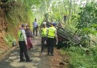 Mobil Pikup Angkut 29 Orang Terguling di Sempor, Tiga Meninggal