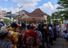 Ribuan Warga Antre Bersalaman dengan Sultan HB X