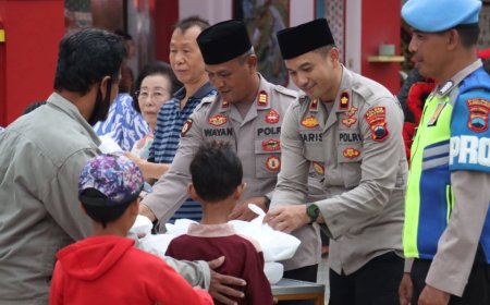Polres Kebumen dan Klenteng Kong Hwie Kiong Berbagi Takjil
