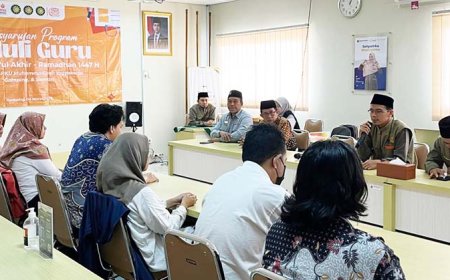 Zakat Profesi Dokter PKU Kuatkan 15 Guru di DIY Lewat Program Peduli Guru