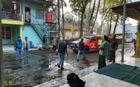 Lantai Dua Ponpes Assidiqiyah Puring Kebumen Hangus