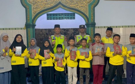 Polres Kebumen Patroli Ngabuburit, Bagikan Al Quran dan Takjil