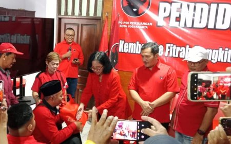Anggota DPR RI Esti Wijayati Berkeliling Cek Kondisi Warga Desil Satu dan Salurkan Bantuan