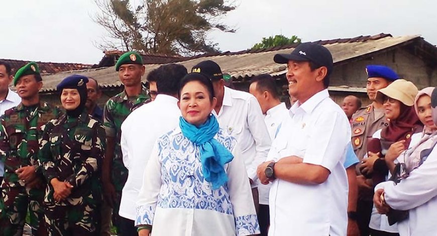 Titiek Soeharto dan Menteri KKP Tinjau Kampung Nelayan Merah Putih 