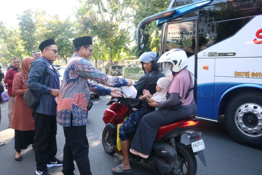 Khotmil Quran dan Berbagi Takjil Menutup Rangkaian Kegiatan Ramadan KPU Purworejo